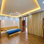 Nhà mới đẹp thanh xuân-ngay ngã tư sở, dt 108m2, mt 5.6m, giá nhỉnh 17 tỷ, tặng nội thất gỗ tiền tỷ