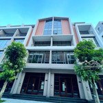 Nhà phố shophouse tại vinhomes oceanpark 3, nằm trong tổ hợp dự án với nhiều tiện ích hiện hữu.