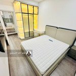 Giá siêu tốt - cho thuê căn hộ 3 phòng ngủmidtown phú mỹ hưng q7 full nội thất giá bán 30 triệu/th liên hệ: 0909462288