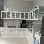 Cho thuê nhàdiện tích: 90m2 ( ngang 5 ) , phù hợp mở văn phòng , spa .... giá bán 18 triệu/ tháng