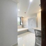 Trống sẵn căn studio cửa sổ lớn - có chỗ đậu ô tô miễn phí - cho nuôi pet