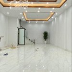 Cho thuê nhà khu phân lô phố láng hạ. 70m2 x 3t, có sân vườn, chia mỗi tầng 2 phòng. 20tr/th