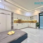 Cho thuê căn hộ studio ban công sau, mặt tiền, rộng 37m2, mới xây, gần cầu nguyễn tri phương q5