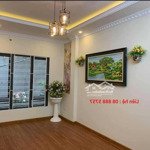 Cần cho thuê nhà riêng 6 tầng lý nam đế, căn góc, các phòng đều có cửa sổ thoáng mát, 50m2/tầng