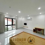 Studio cao cấp full nội thất mới 100% - ban công - ngay ngã tư hàng xanh - hầm xe - bảo vệ -