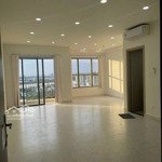 Cho thuê văn phòng hoàn thiện rộng 60m2 giá 15 triệu/ tháng, tầng cao view sông thoáng mát