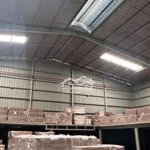 Cần cho thuê gấp kho tại nhà bèdiện tích300m2, giá chỉ 30 triệu/th