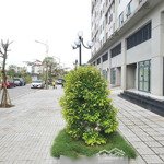 Bán 2 căn shophouse liền nhau, mt: 8.0m, đường + vỉa hè 22.5m cạnh cổng ra vào 2 tòa nhà 0979020171