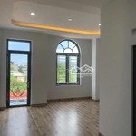 Bán nhà đẹp 125m2 3 tầng ngang 5m thang máy hxt tránh phan văn hớn