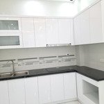 Bán gấp nhà phố chùa láng 51m 5tgmặt tiền3,2m hơn 10 tỷ ô tô đỗ 15m kd full nội thất.