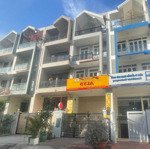 Nhà phố nguyên căn cao cấp q7 kdc himlam nhà có nội thất giá thuê bao thuế: 48 triệu liên hệ: 0908935765