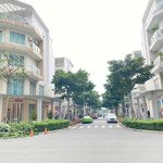 Cho thuê cặp căn thông sa la gần 1.000m2 sử dụng, hoàn thiện full, 250 triệu, 0931490506