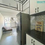 Trống phòng duplex full nội thất , có ban công đón nắng.