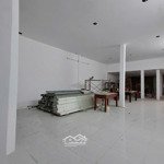 Kho cho thuê q7 dt 250m2 nền epoxy, trần mát trống vào sử dụng ngay