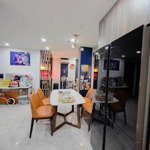 Bán căn hộ 2 phòng ngủ 2 vệ sinh75m2, tầng trung, view sông, đẹp, thoáng mát, 3,4 tỷ, liên hệ:0903603097