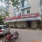 Cho thuê mặt bằng kinh doanh tầng 1 nhà 5 tầng, lô góc 2 mặt tiền, dt 100m2, tiện kd cafe. giá 25tr