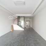 Cho thuê cặp shophouse 480m2 hoàn thiện full điều hoà thang máy giá 35tr/th vinhomes ocp1 gia lâm