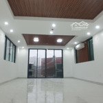 Cho thuê nhà mp trần khát chân , dt 100m x 6 tầng, mt 6m, thang máy, thông sàn, giá 89 triệu