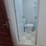 Cho thuê căn tập thể tầng 5 võ thị sáu 85m2, 3 ngủ,3 điều hòa, 2 wc,để xe tầng 1 ko mất phí.10 triệ