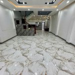 Cho thuê nhà kề góc đườngtân quy q7. dt:6x15m. trệt, 3 lầu, 6 pn, 6 vệ sinh nt: cơ bản. giá: 50 triệu/tháng