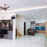 Cho thuê biệt thự 4 tầng phố tư đình - long biên. sd 380m2 giá: 19 triệu/ tháng. lh: 0984.373.362