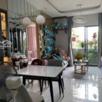 Bán nhanh căn 2 phòng ngủ 70m2, nội thất thiết kế cực đẹp, view nhìn về q1, tầng trung, giá bán 2ty4tl