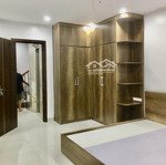 - bán nhà trần cung 35m x 5 tầng. nhà mới tinh - lô góc 2 thoáng - thang máy chạy vù vù. ở ngay.