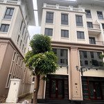 Xẻ khe 90m, hướng đông nam, phân khu thời đại, nhỉnh 100tr/m. hoàn thiện 5 tầng tại vin 3. quá rẻ