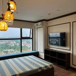 Em cần cho thuê gấp cặp căn đập thông 120m2, toà s1 vinhomes symphony, view bể bơi, lh: 0934655598