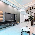 Nhà đẹp chợ hàng trung tâm 76m2 sân cổng riêng full đồ