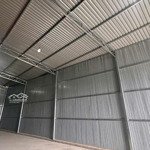 Thuê kho xưởng quận 7 dt 900m2 vách tường xây, trần cao 8m, xe container không cấm giờ