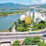 Bán khách sạn 2 mặt tiền có thang máy giá 14,5 tỷ. view công viên + sông biển tại hòn rớ nha trang