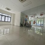 Cho thuê văn phòng tầng trệt với dt 150m2 khu him lam quận 7. giá 25tr/tháng