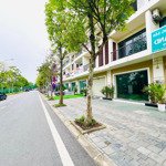 Bán căn shophouse 100m2. đường to 15m view trường học. liên hệ: 0962204486