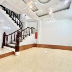 Bán nhà hoàng quốc việt - 41m2 - 7 phòng cho thuê - 20m ra mặt ngõ kinh doanh