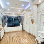 Cho thuê nhà trần quốc hoàn 38m2 x 5,5t thông sàn, ôtô tránh, kinh doanh, văn phòng, lớp học...