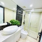 Bán nhà ph n lô trần quốc hoàn, diện tích: 60m*4tầng, mt5,5.giá 13,9 ô tô vào nhà, kinh doanh tốt