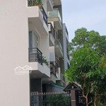 Cho thuê nhà nc, đường xe tải, 1122m2, 3lầu, 5 phòng ngủgần ub, trường th , chợ đầu mối, chợ, điện lực tđ,