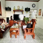 Nhà nở hậu 104m2, đường ô tô thông, gần công viên phú hữu, sân đậu ô tô trong nhà, chỉ 4.39 tỷ