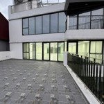 Cho thuê tầng 5 tòa nhà 39 hào namdiện tích275 m2, sử dụng có 2 thang máy, sân view đẹp 0389930126