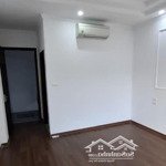 Bán nhà riêng 30m2 tại ngọc thụy, khu trường việt pháp