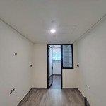 Nhượng lại căn 2 phòng ngủ82m2 loại soho giá hơn 5 tỷ. đầu tư cho thuê cực kỳ hợp lý. xem nhà: 0979220466