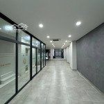 Cho thuê trệt + lầu 1 ; 200m2,hầm xe chung,máy lạnh full,ngăn sẵn kính vạn phúc city giá 25 triệu