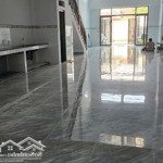 Nhà mới sạch đẹp 1trệt 1gác trống suốt toàn bộ 5,5x31m 2wc làm vp, kho