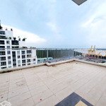 Bán gấp căn góc penthouse 3pn, dt167m2, sân vườn riêng, sổ hồng có sẵn