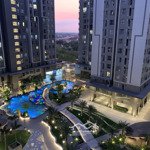 Cho thuê căn 70m2, có giường, tủ, view hồ bơi, tầng trung