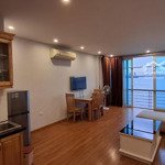 Cho thuê chdv 1n1k 70m2 phố vũ miên, ban công view hồ, ôtô đỗ cửa, full đồ, thang máy, giá 12 triệu