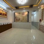 Nhà mới đẹp diện tích rộng gần đại học y dược, lộ rộng rải