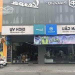 Nhà đẹp không lỗi lầm - showroom xe ngay ngã tư phú nhuận - 90 triệu