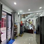 Nhà bán hẻm 4 m sát mặt tiền trung tâm quận 3 - 35 m2 giá 5.45 tỷ thương lượng khu an ninh .